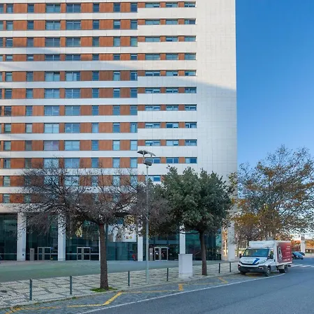 Your Parque Nacoes ליסבון