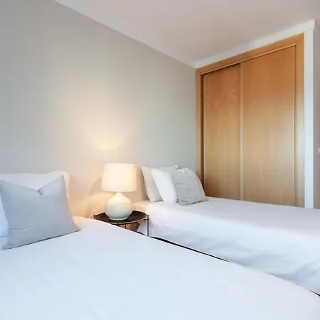 Apartment Your Parque Das Nacoes Lissabon